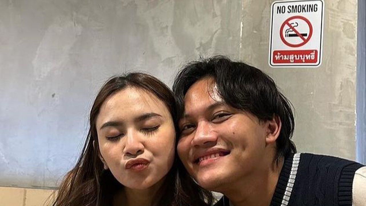 Disebut Pancarkan Vibes Pasangan Suami Istri, Berikut 10 Potret Romantis Rizky Febian dan Mahalini Liburan Bareng ke Thailand