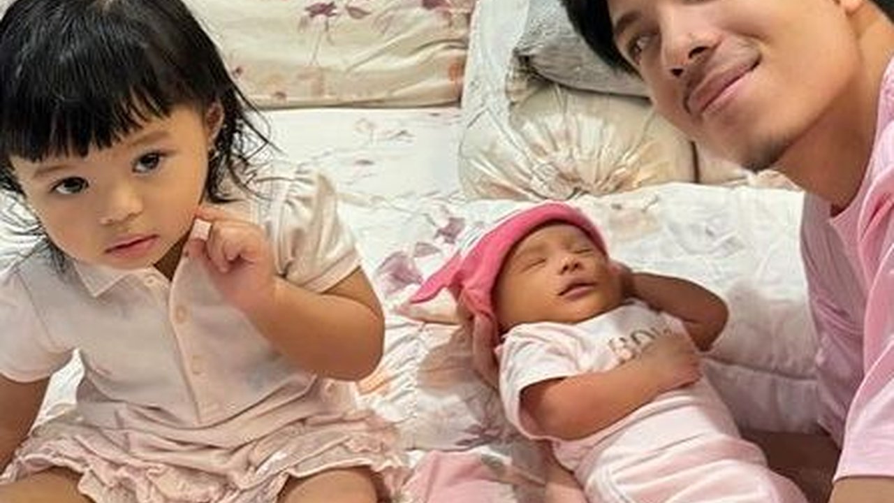 Jadi Ayah Dua Anak, ini Momen Lucu Atta Halilintar Mandikan Ameena dan Azura Sekaligus: Indahnya Keriwuhan Pagi ini