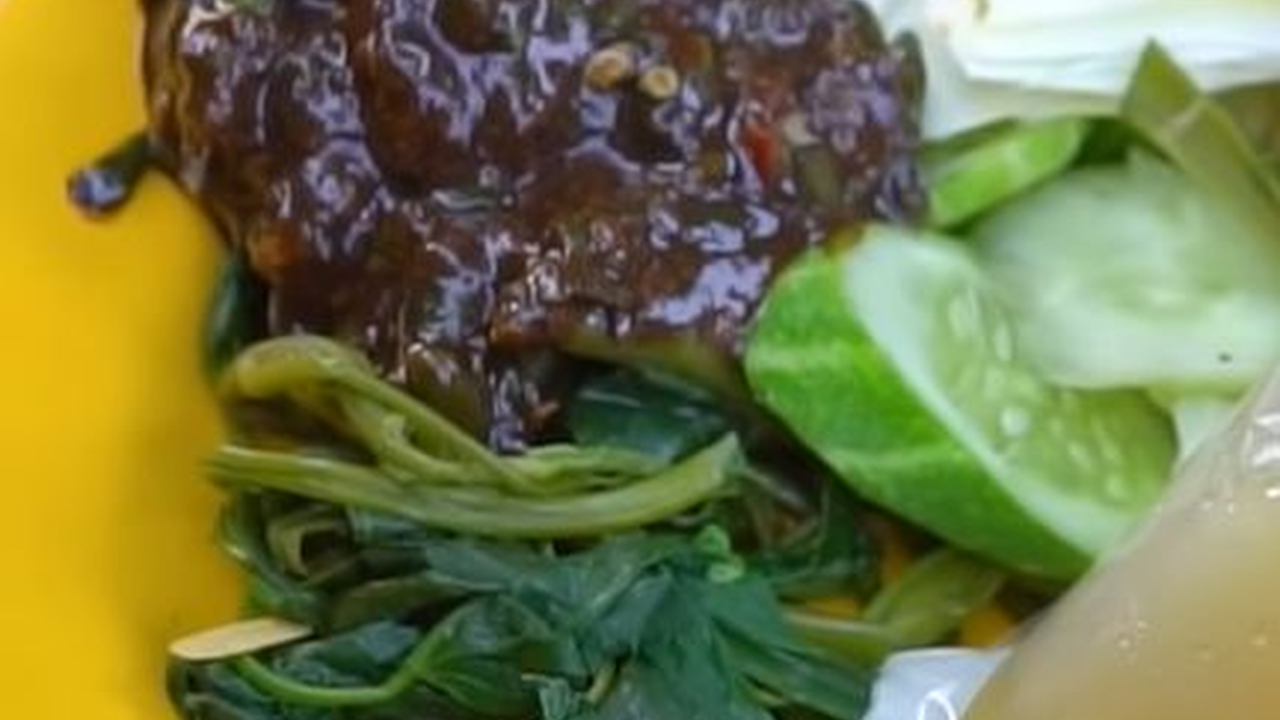 Mencicipi Uniknya Rujak Jaran yang Legendaris di Cirebon, Isinya Sayur bukan Buah