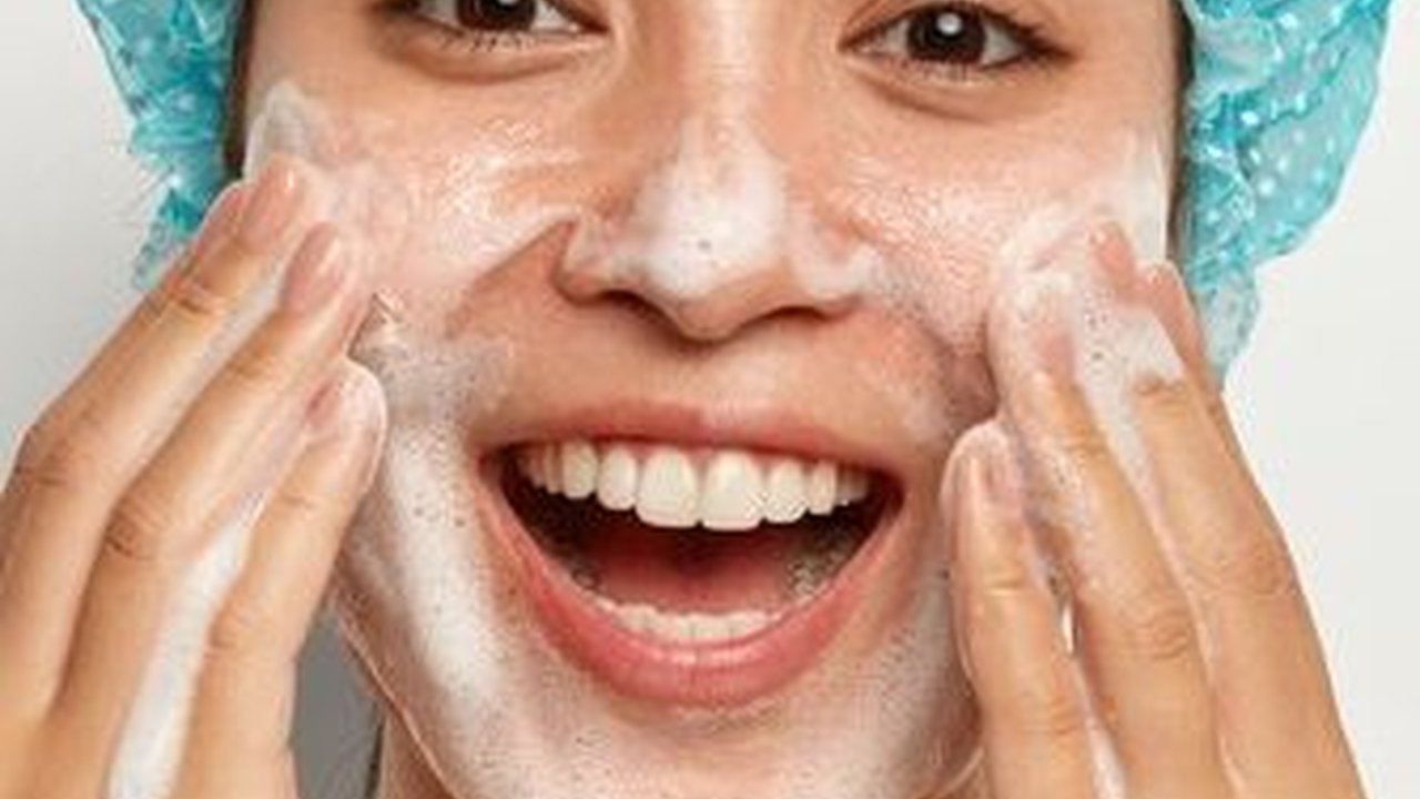 9 Pilihan Facial Wash yang Lembut Aman Untuk Kulit Sensitif