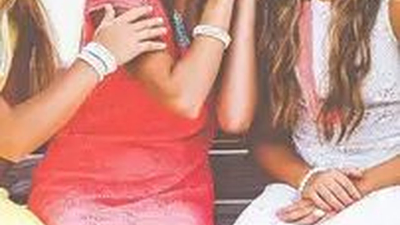 65 Pantun untuk Sahabat Perempuan, Seru dan Penuh Makna Dijamin Bikin Makin Akrab