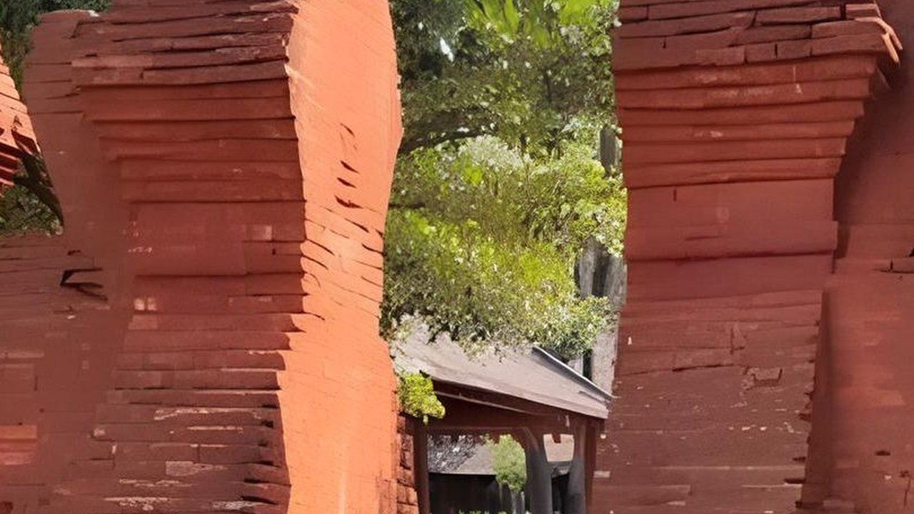 Lebih Dekat dengan Keraton Kasepuhan Cirebon, Ada Bangunan Siti Inggil yang Penuh Makna