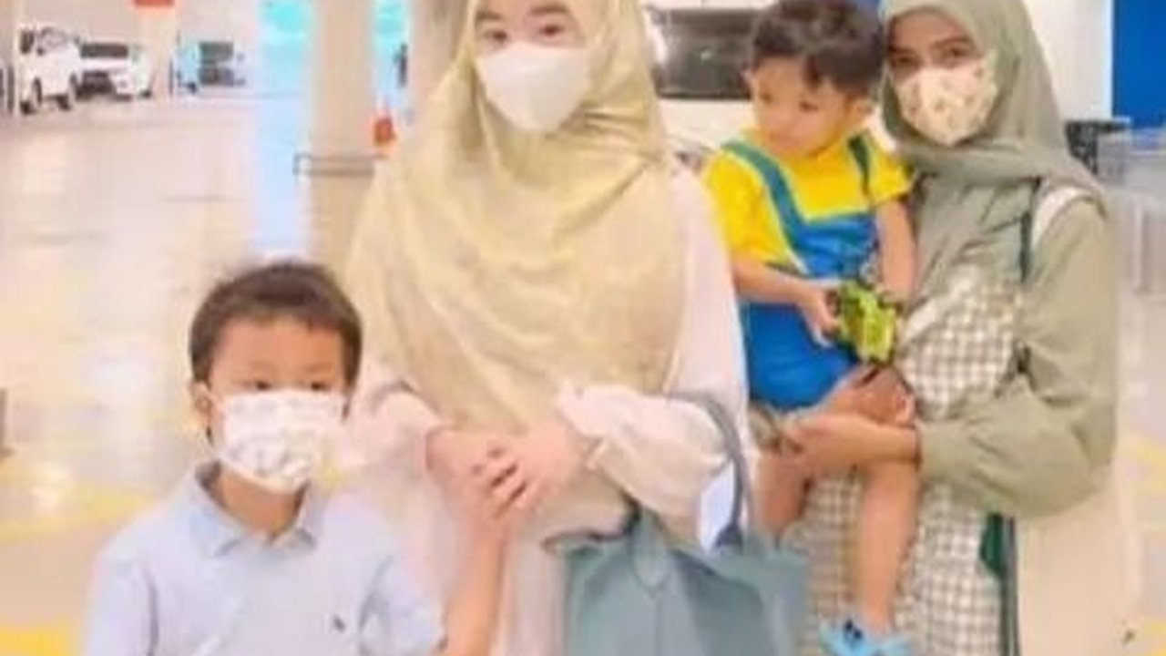Sama-sama Pernah Mengalami Luka Dalam Berumah Tangga, Ini Sederet Potret Kedekatan Nadya Mustika dan Larissa Chou yang Akan Jadi Saudara