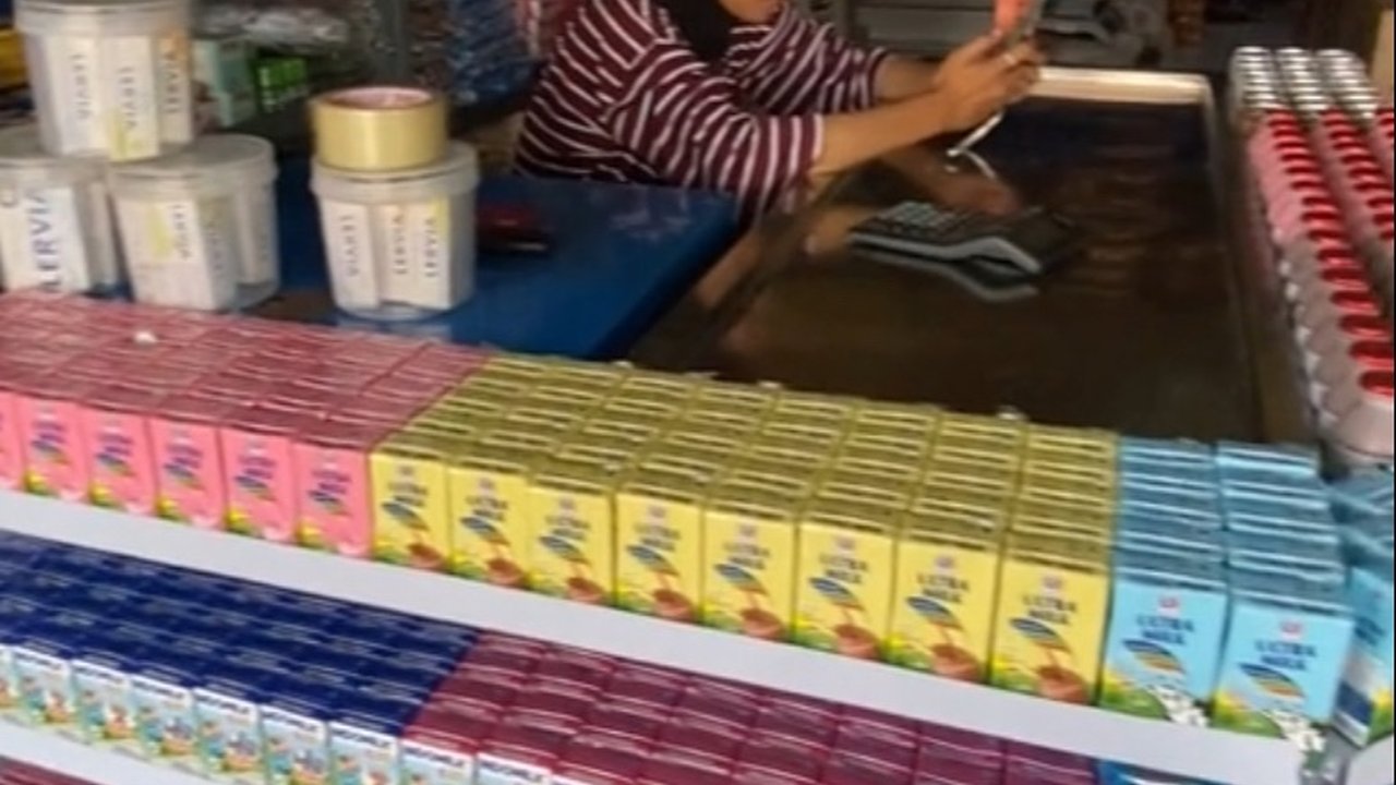 Dagangan di Toko Kelontong Ini Disusun Kelewat Rapi, Bikin Warganet Heran