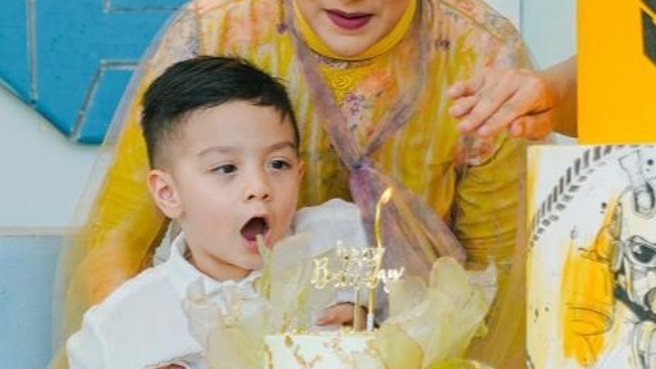 5 Potret Terbaru Air Rumi Anak Irish Bella dan Ammar Zonni