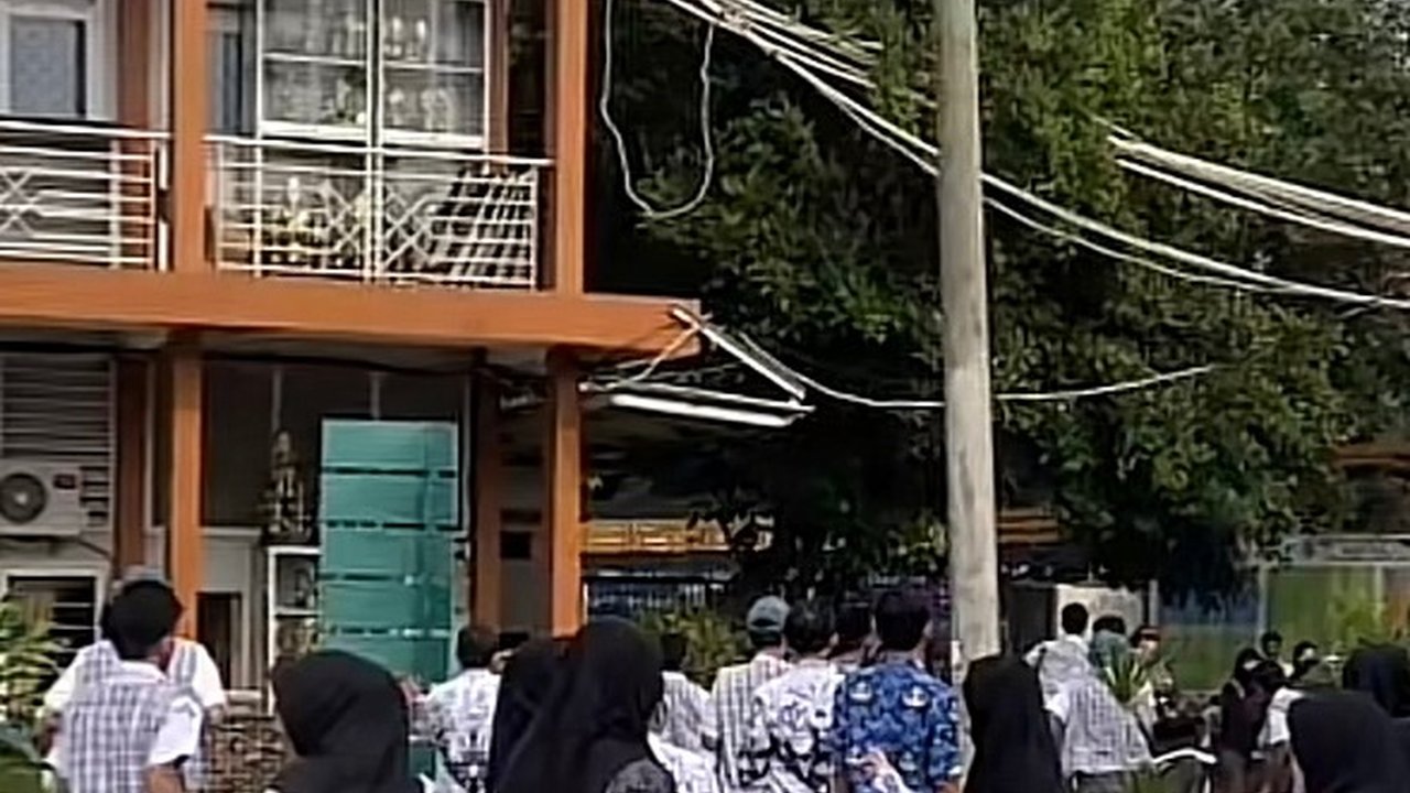 Peringati Hari Guru Nasional, Momen Siswa SMAN 2 Serang Kompak Prank Guru Ini Viral