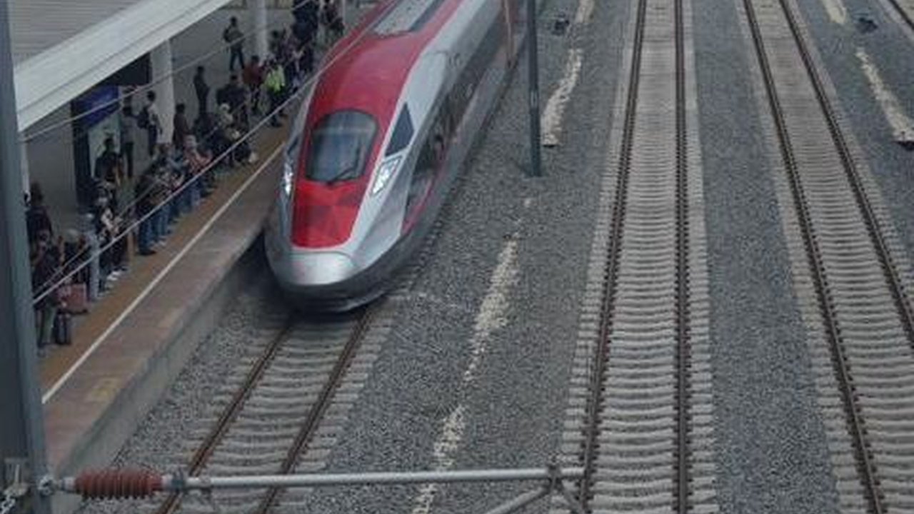 KCIC Bantah Transaksi Kereta Cepat Whoosh Dikuasai Bank China