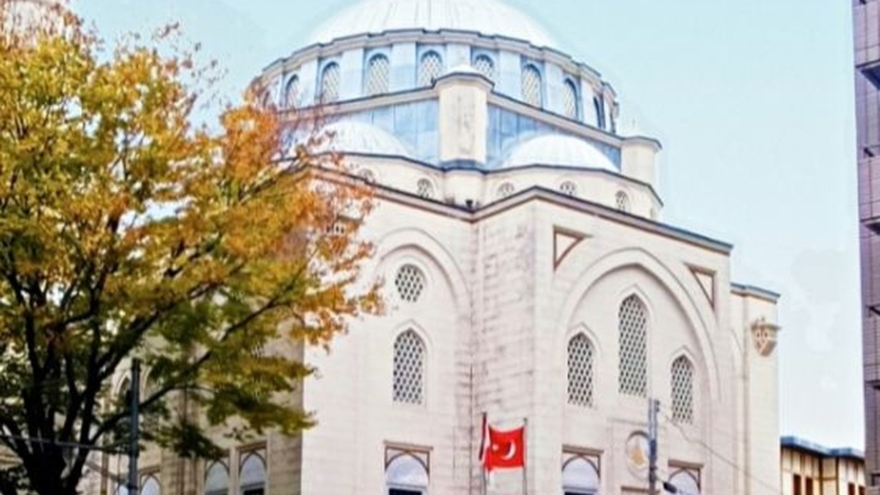 10 Potret Tokyo Camii, Masjid Terbesar di Tokyo yang Jadi Tempat Menikah Syahrini dan Maia Estianty