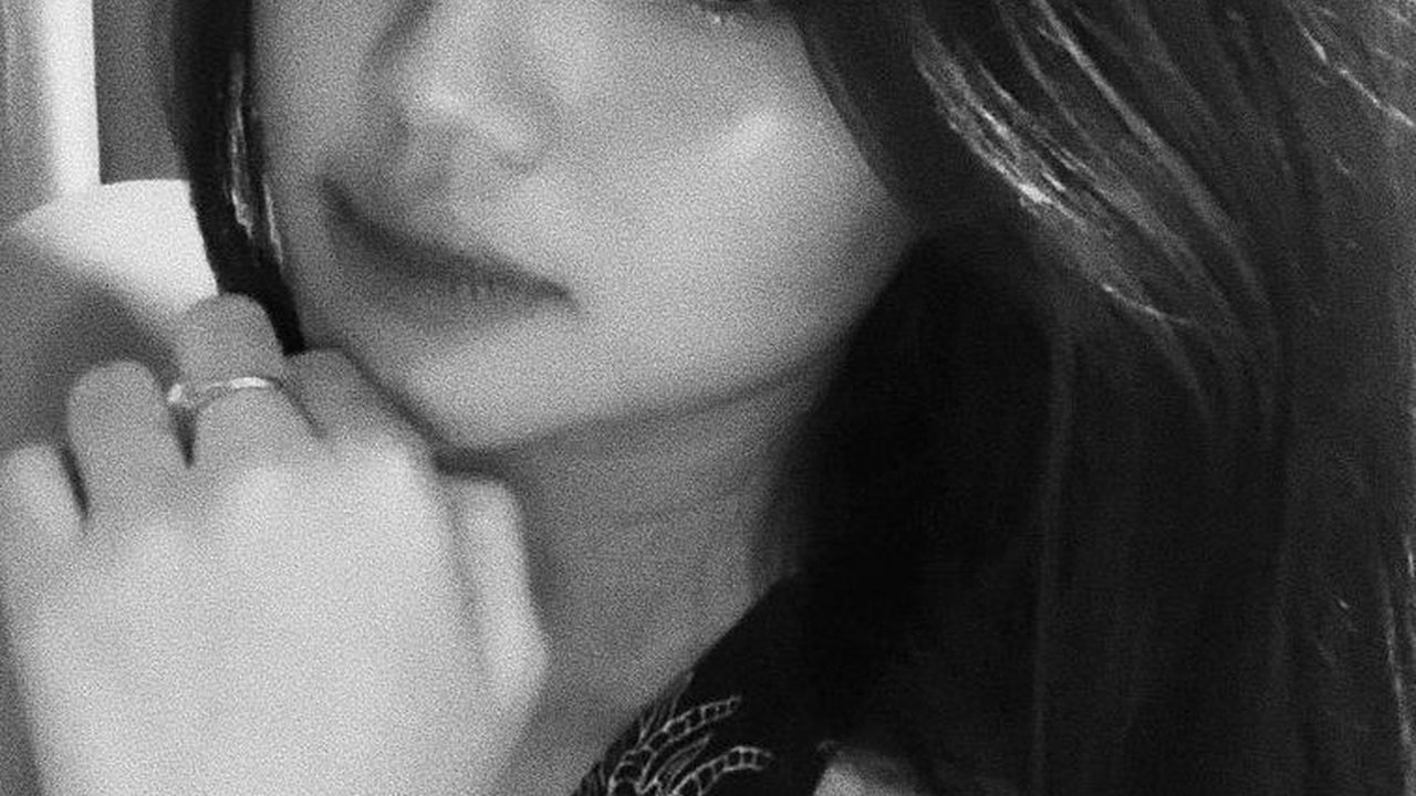 Potret Maria Eka Sang Istri Julian Jacob, Masih Sembunyikan Wajah Baby Clover