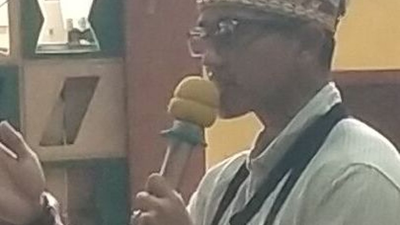 Bicara Tips Jadi Wirausaha, Kaesang Bagi-Bagi Uang Buat Anak-Anak Panti Asuhan di Jayapura