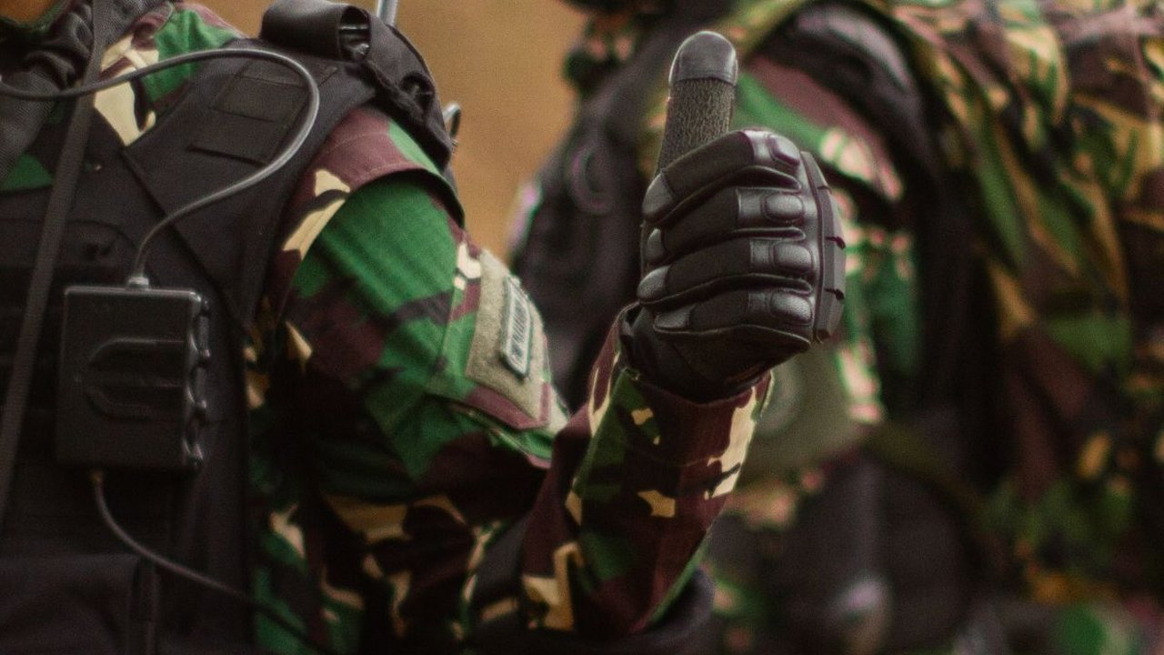 Letjen TNI saat Perwira Muda Digendong Capres Darah Kopassus, Sebentar Lagi Promosi Kasad?