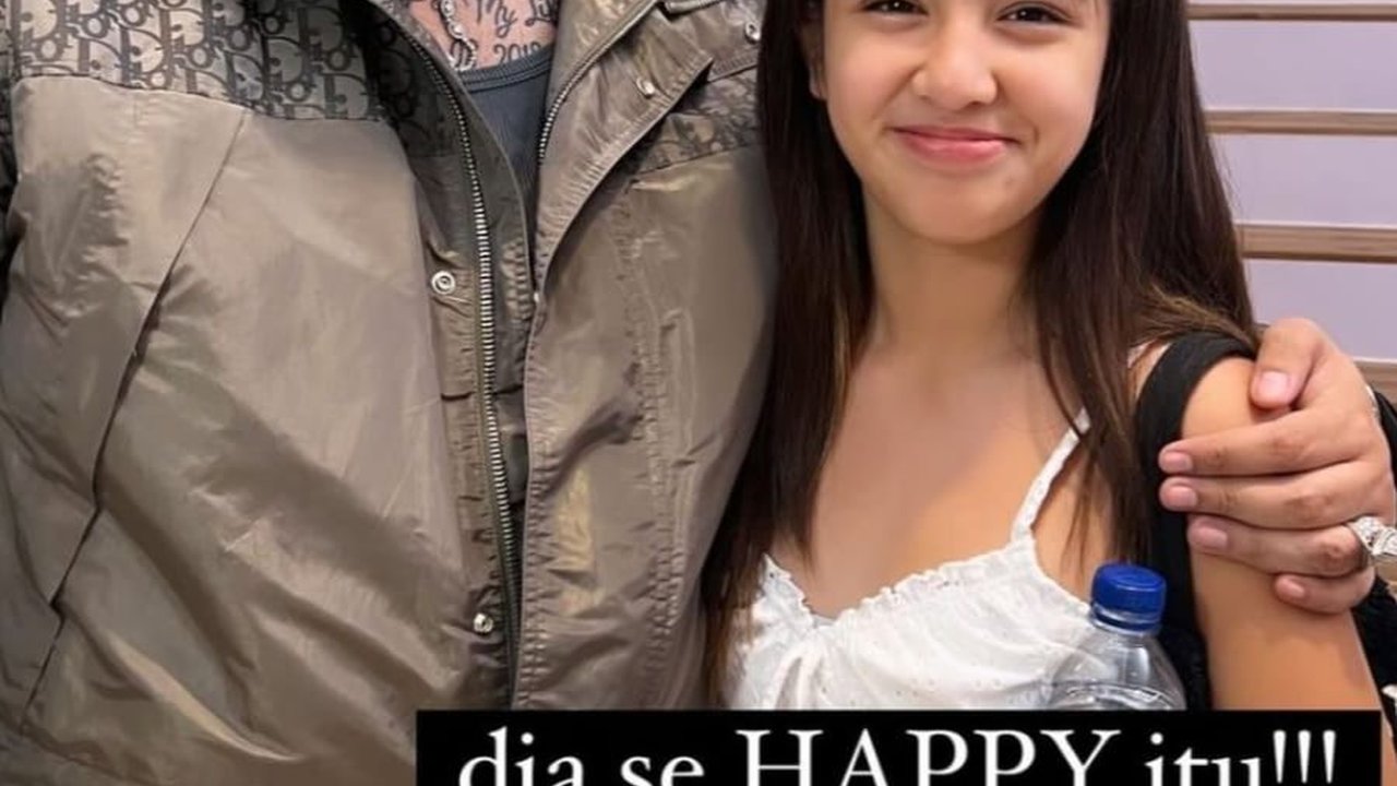 Pose Cantik Mikhayla Foto Bareng Ivan Gunawan, Nia Ramadhani: Dia seHappy Itu!