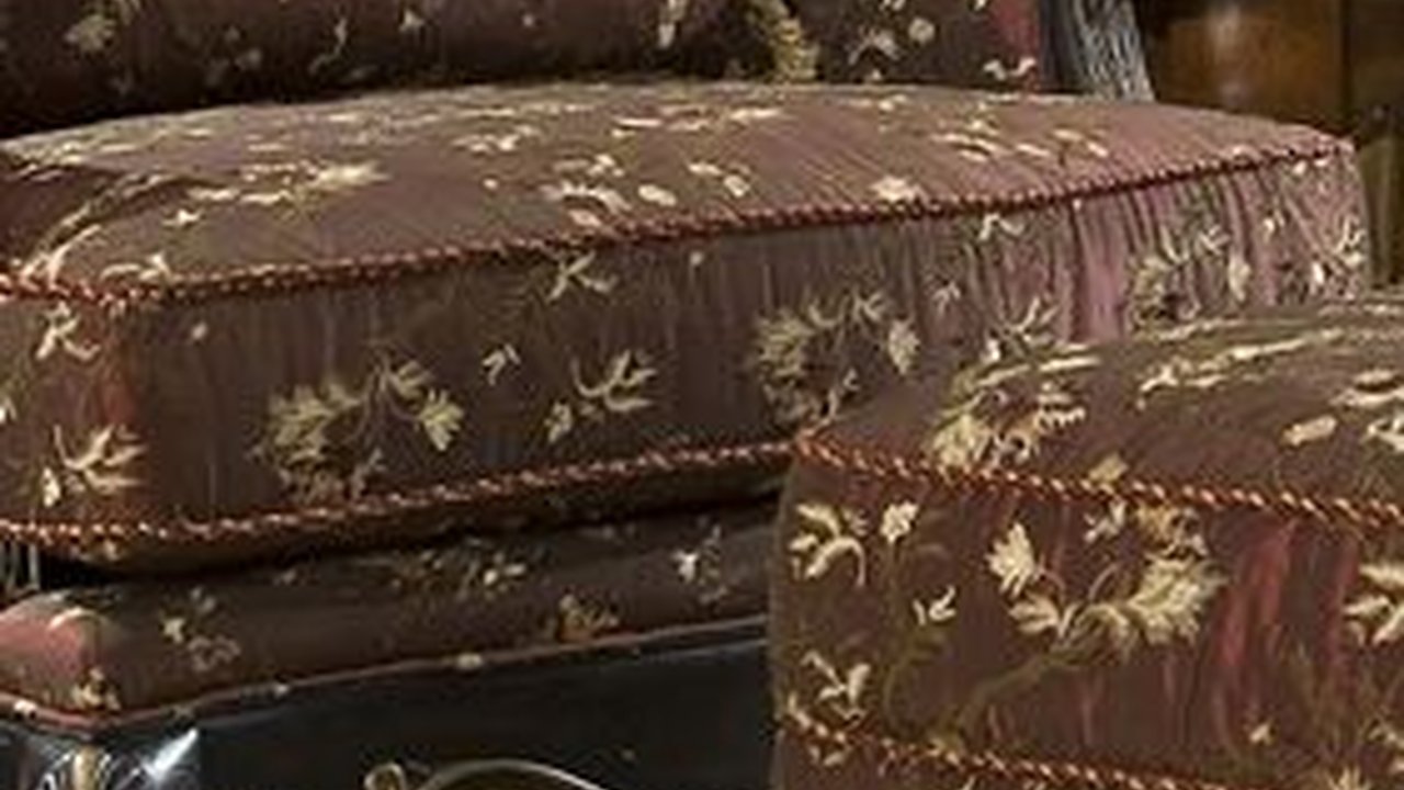 8 Cara Menghilangkan Jamur Pada Furniture Kayu, Mudah Dicoba dan Gak Bikin Kantong Kering