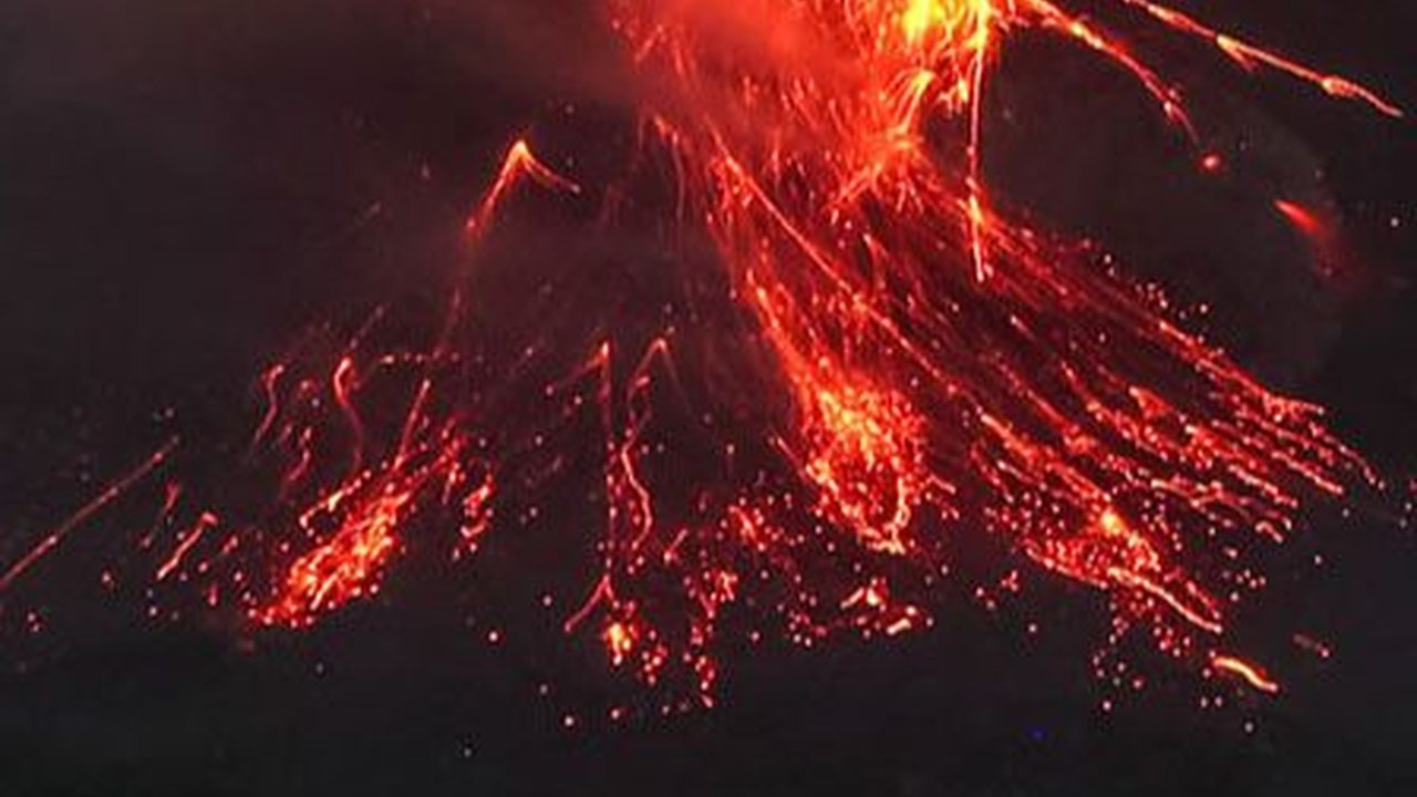 Gunung Merapi Dua Kali Muntahkan Awan Panas Guguran, Terjauh Capai 2 Km