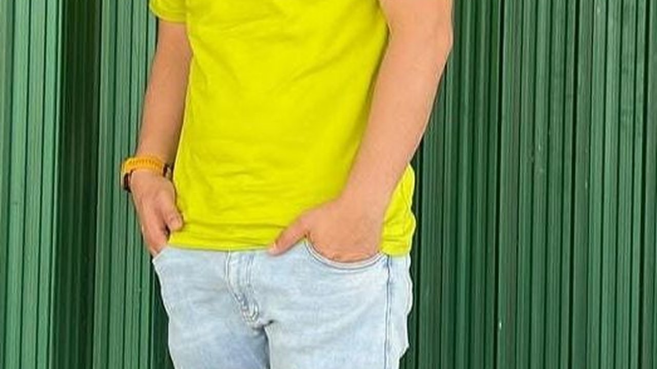 Potret Rumah Mewah Ricky Perdana yang Serba Putih, Ruang Tamu Berisi Kursi Bak di Kerajaan dan Miliki Kolam Renang ala Santorini