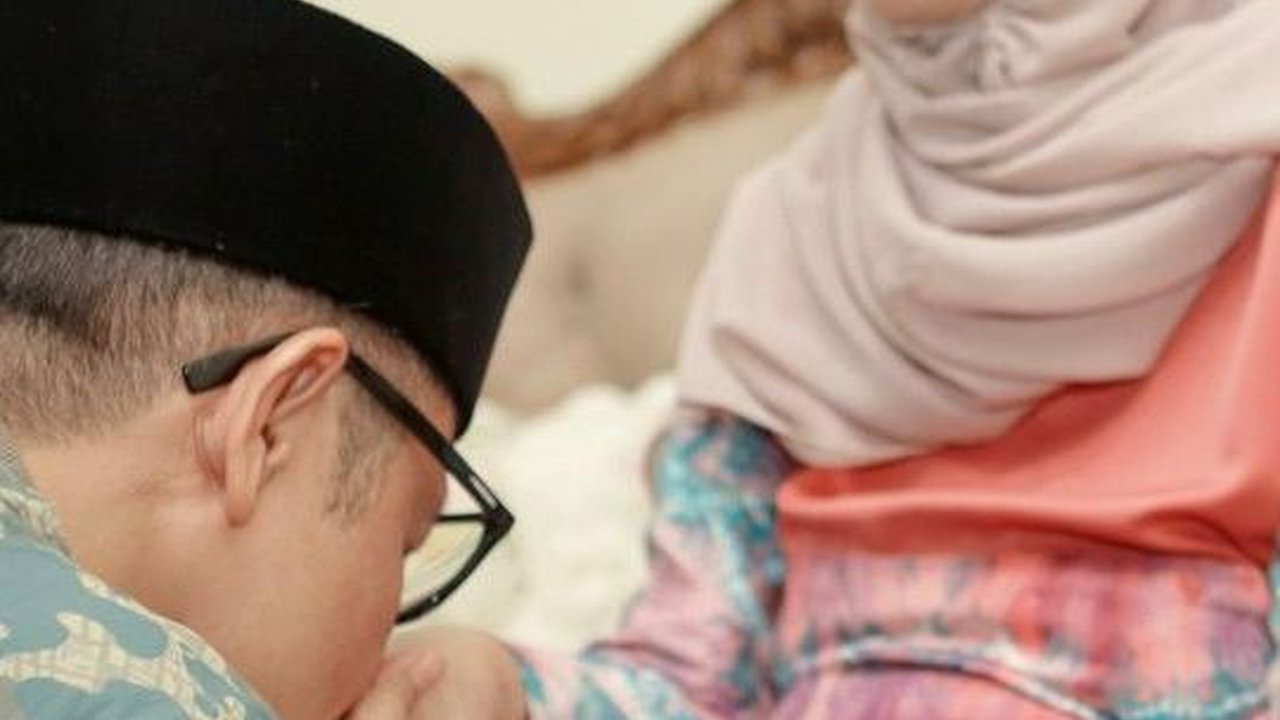 Cak Imin Sungkem dan Minta Doa Restu ke Ibunda, Hari Perdana Kampanye di Jawa Timur