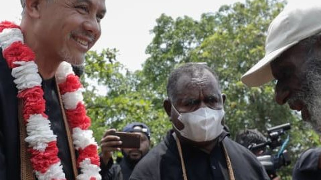 Kampanye Hari Pertama: Ganjar Datangi Merauke, Janjikan 1 Desa Punya 1 Faskes & 1 Nakes