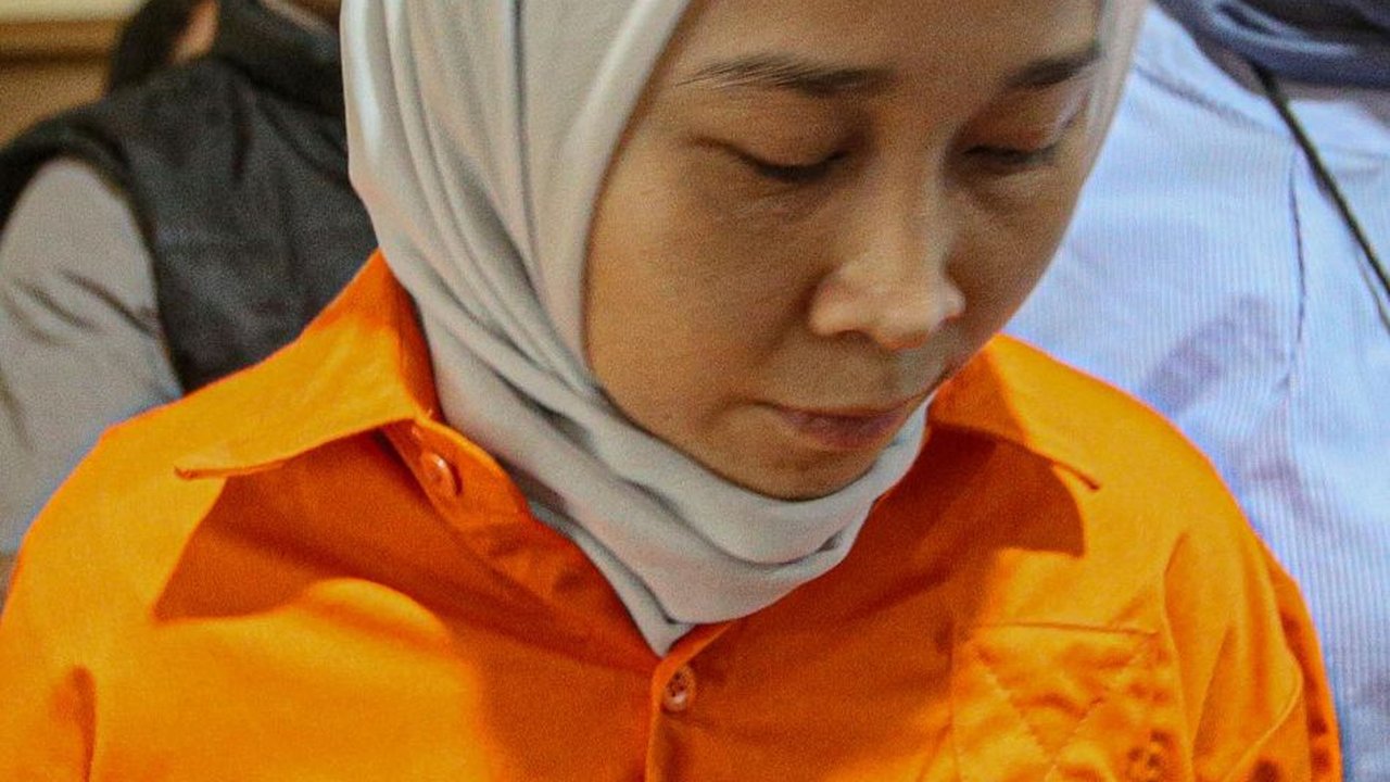 Rihani Menangis Tersedu Bacakan Pledoi, Beberkan Kronologi Terlibat Penjualan Iphone