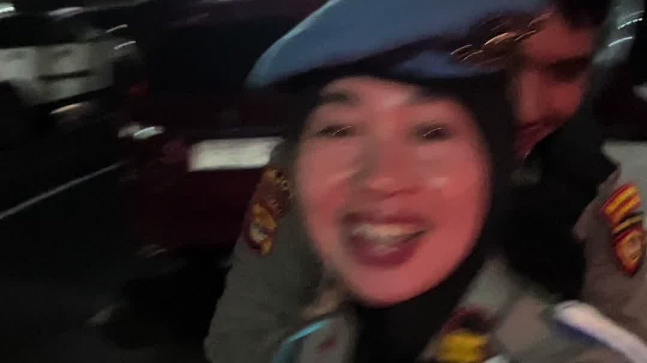 VIDEO: Momen Anak dan Ibu Jadi Polisi, Razia Bareng di Jalan