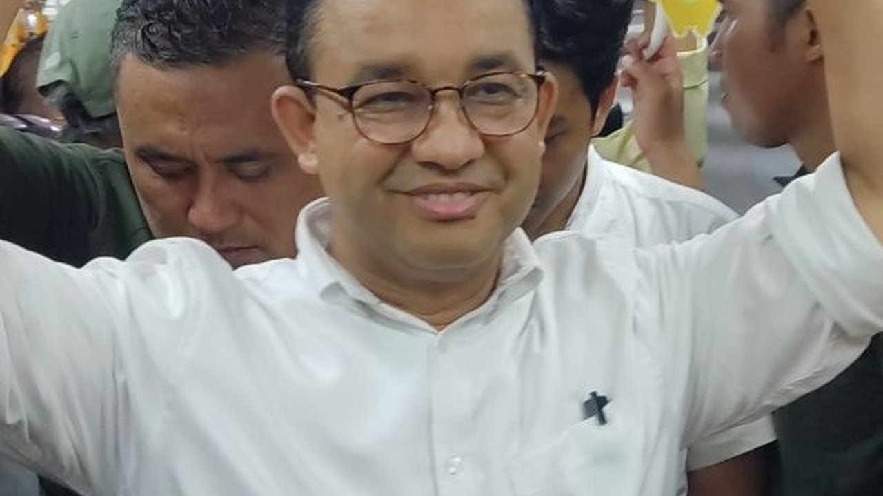 Anies: Tekan Emisi Karbon Paling Cepat Adalah Pindah dari Kendaraan Pribadi ke Transportasi Umum