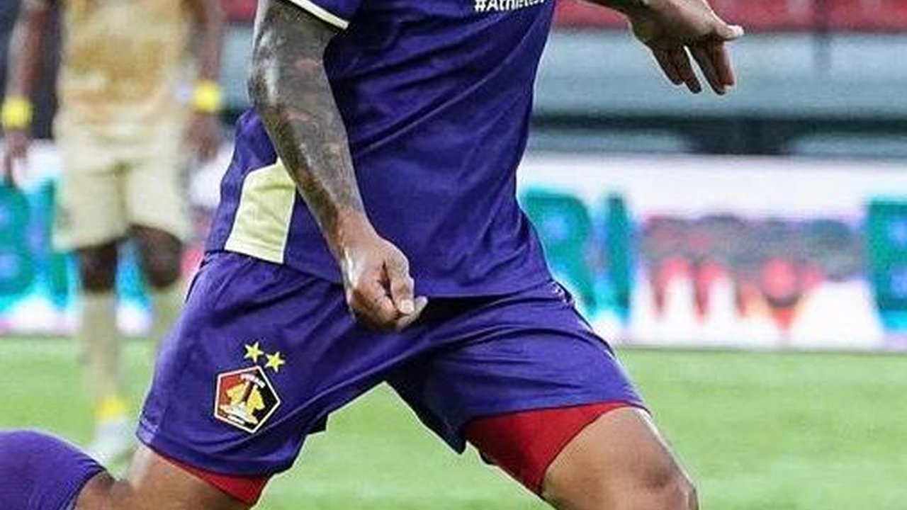 Sempat Nganggur, Begini Aksi Keren Irfan Bachdim Kembali Bermain Bola dengan Klub Barunya