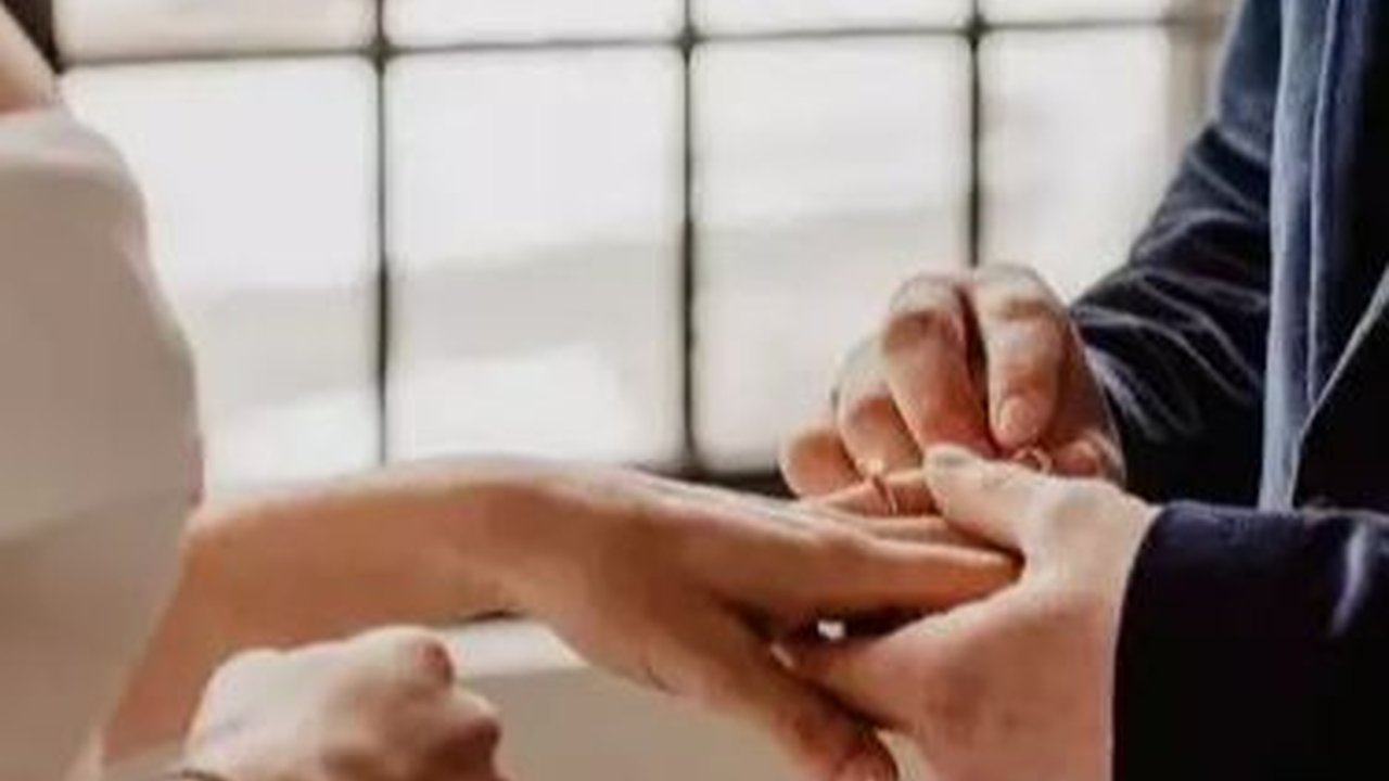 55 Ucapan Selamat Ulang Tahun Pernikahan Bahasa  Inggris Paling Romantis, Bikin Pasangan Senyum Bahagia