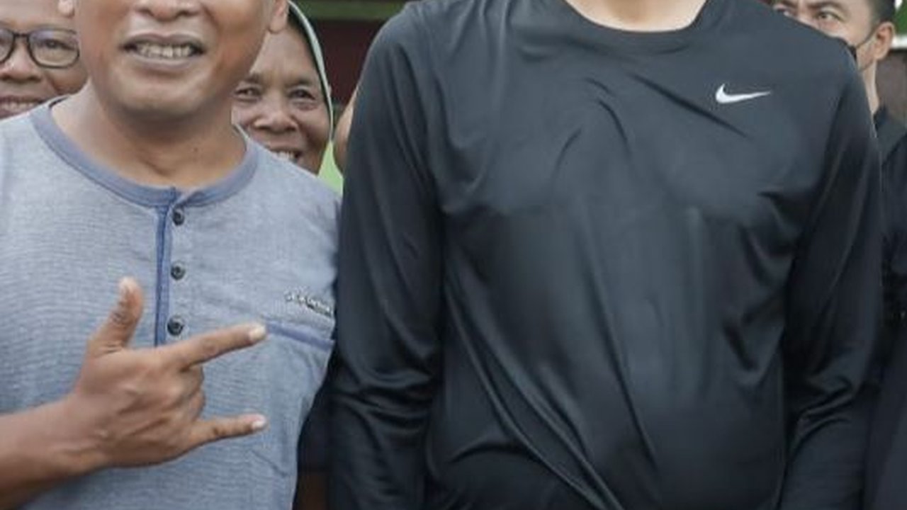 Ganjar Makan Bubur Sambil Ngobrol dengan Anak-Anak di Merauke, Janji Bangun SDM Unggul