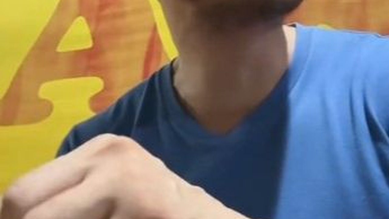 Dapati Bocah Minta-minta di Malam Hari, Pria Ini Dibuat Terenyuh hingga Belikan Makan