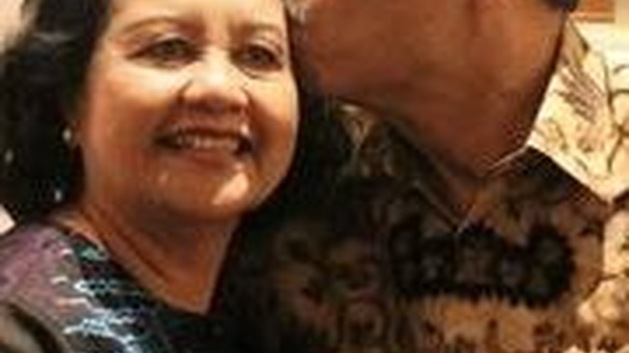 Luhut Kenang Setianya Sang Istri, Ditinggal Bertempur dan Rela Lepas S3 ke Luar Negeri Demi Keluarga