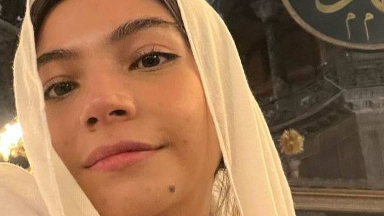 Potret Cantik Fergie Britanny Artis Muda Berwajah Bule, Ternyata Cucu Mendiang Bondan Winarno