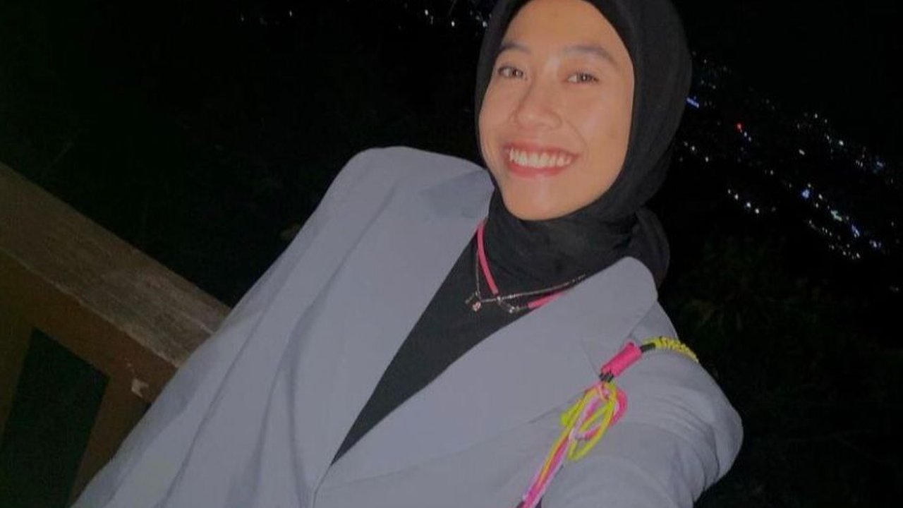 Potret Cantik Megawati Hangestri dengan Kerudung Hitam saat di Luar Lapangan