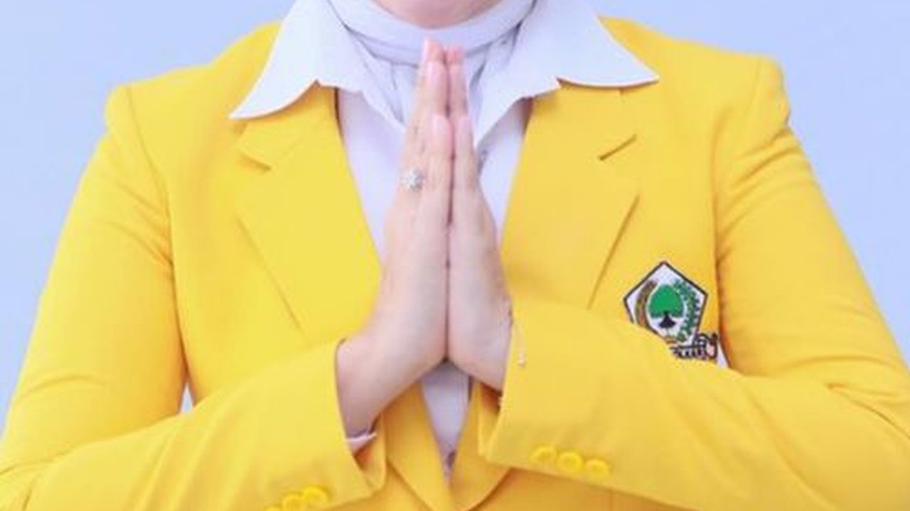 Atalia Praratya Istri Ridwan Kamil Pamerkan Foto Kenakan Jas Golkar, Minta Dukungan dan Doa dari Pengikut