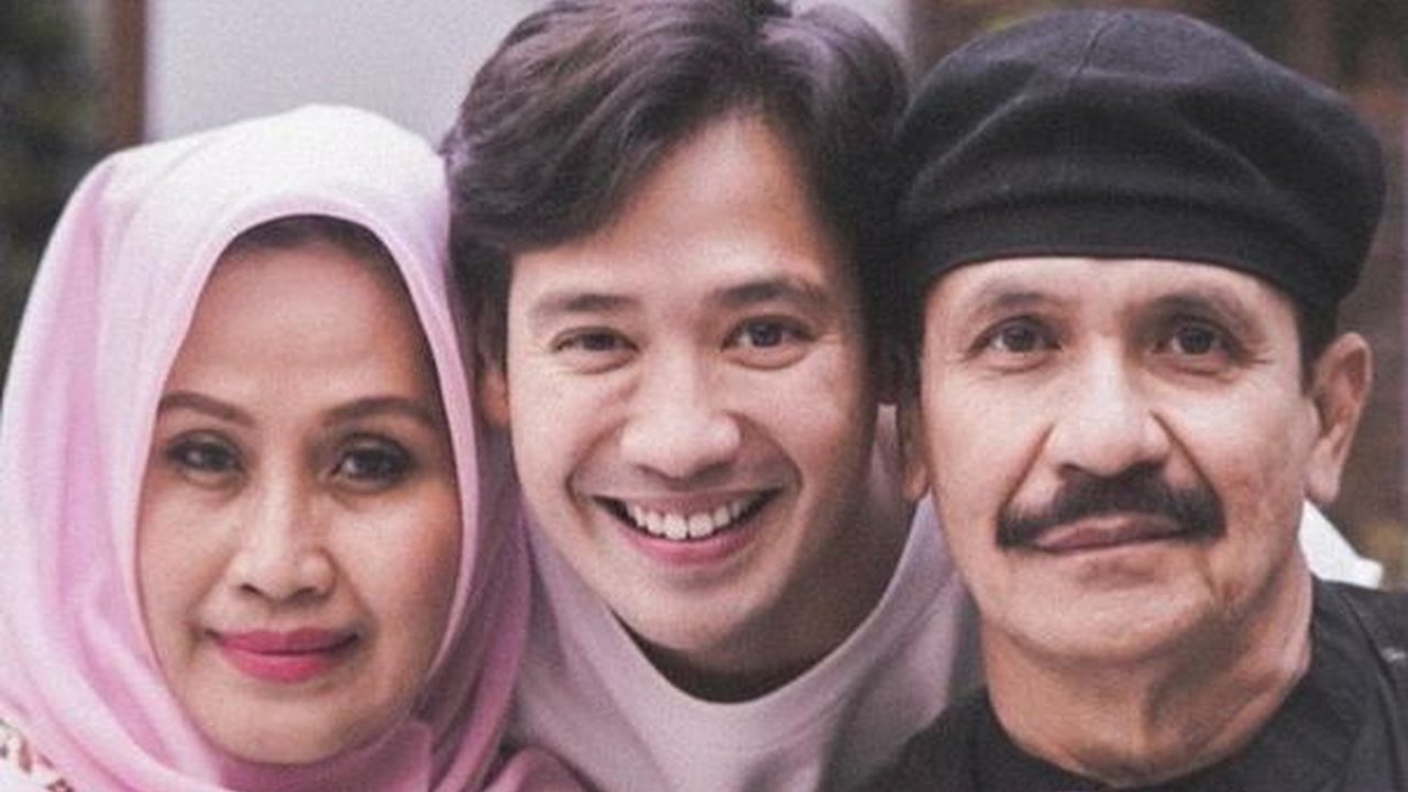 Potret Tarra Budiman Bersama Ayah yang Menjadi Sopir Taksi Online: Saya Merasa Bangga pada Beliau