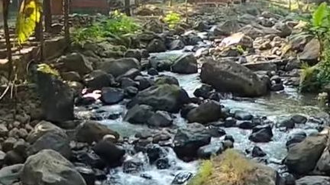 Mengisi Akhir Pekan di Curug Legok Leles, Paket Komplet Wisata Camping dan Air Terjun di Majalengka