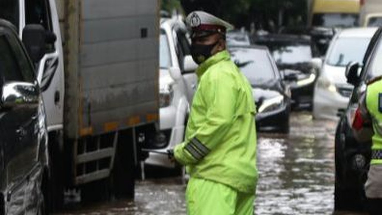 Jakarta Diguyur Hujan Semalaman, Ini Titik-titik Wilayah Tergenang Banjir
