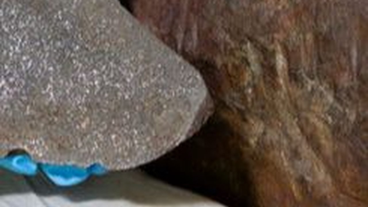 Pria Ini Temukan Sebongkah Batu Dikira Emas, Ternyata Meteor Paling Langka yang Pernah Jatuh ke Bumi