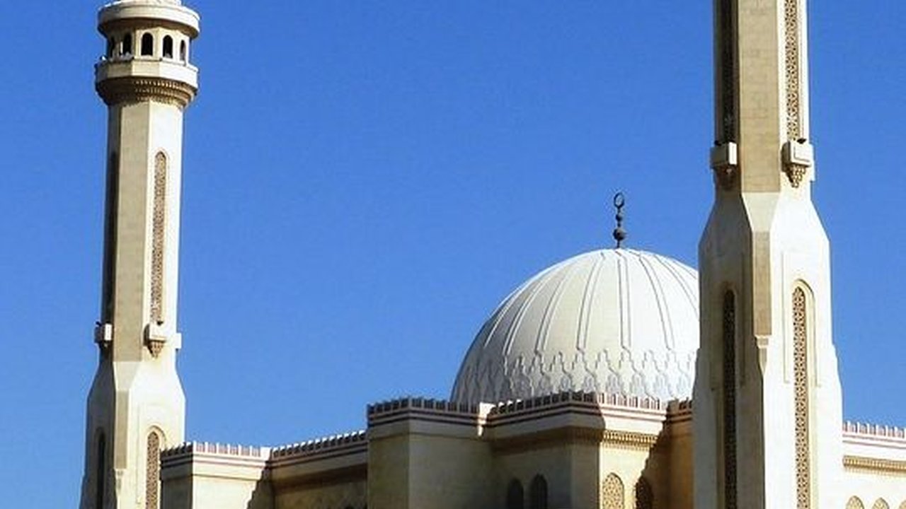 Bacaan Adzan Maghrib Latin dan Arti, Lengkap dengan Doa Setelahnya