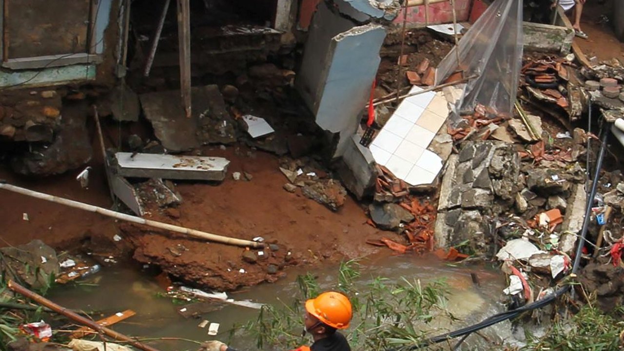 FOTO: Penampakan Puluhan Rumah Rusak di Bogor Usai Guyuran Hujan Deras Semalaman