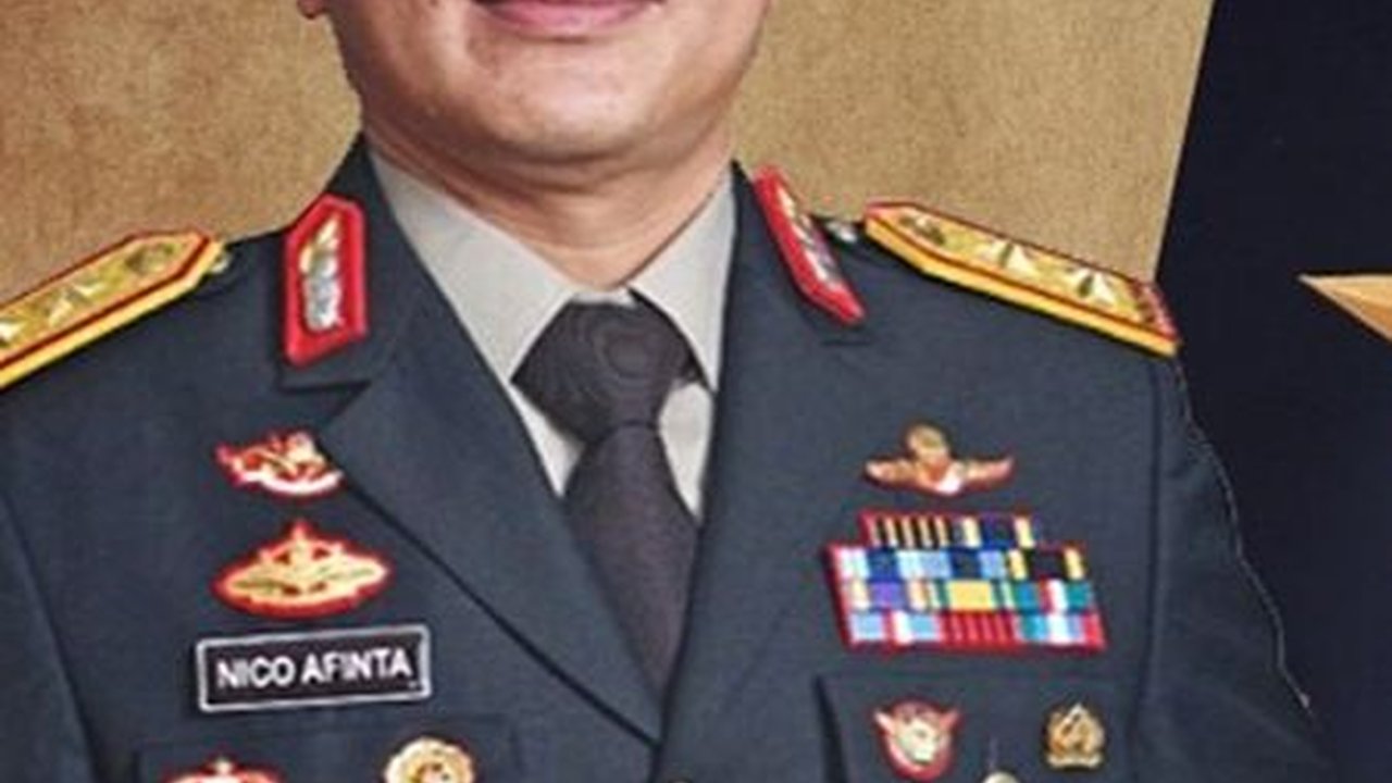 Jenderal Bintang Dua Polisi Diapit Dua Perwira Muda Anak Mantan Kapolri