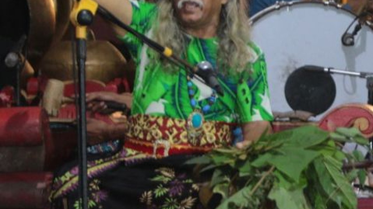 Mengenal Sosok Gus Pur, Dalang Nyentrik Asal Magelang Pencipta Wayang Godhong