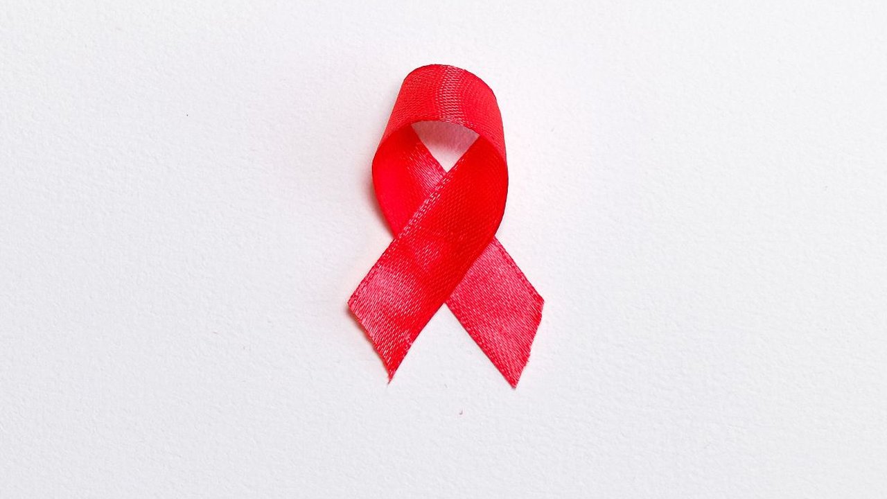 Hari AIDS Sedunia 1 Desember 2023, Ketahui Sejarah dan Arti Simbol Pita Merah