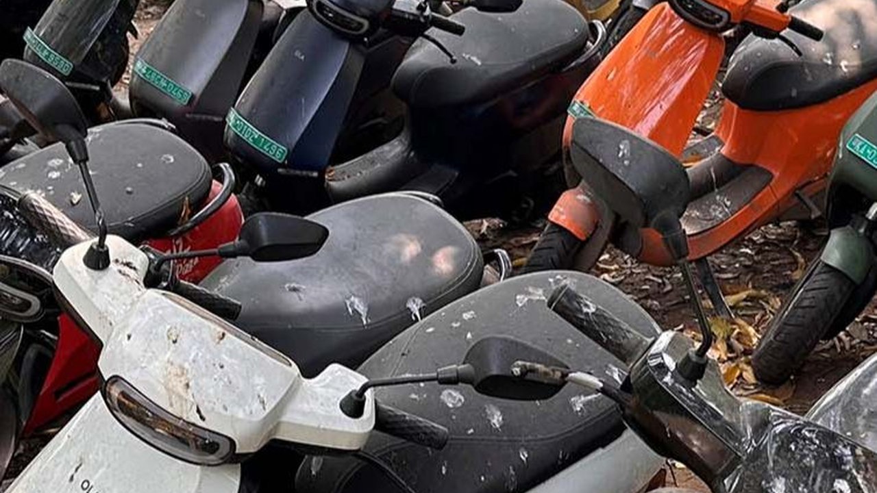 FOTO: Penampakan Ratusan Motor Listrik di India Terbengkalai, Ini Penyebabnya!