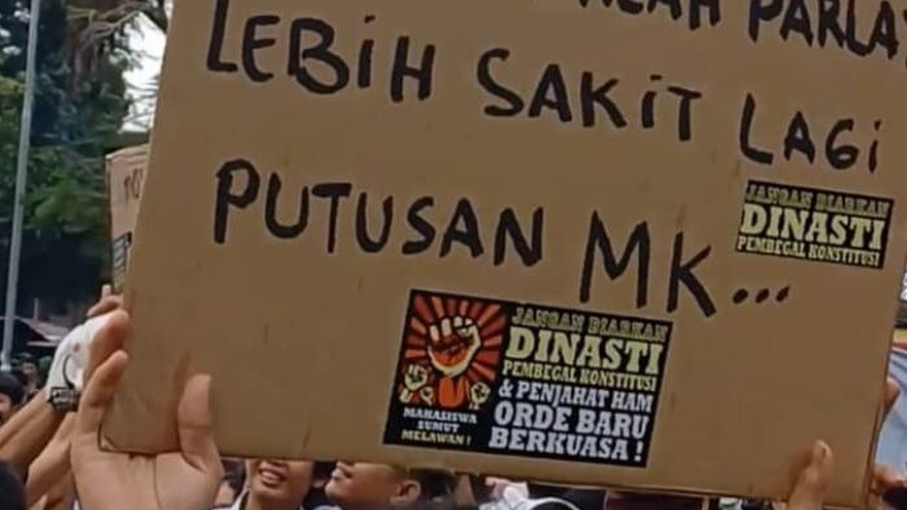 FOTO: Ratusan Mahasiswa di Medan Unjuk Rasa Tolak Politik Dinasti