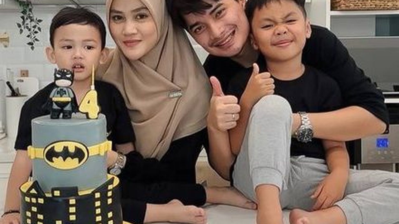 Paras Gantengnya Bikin Salfok, Ini Potret Ulang Tahun Zayn Anak Sambung Alvin Faiz
