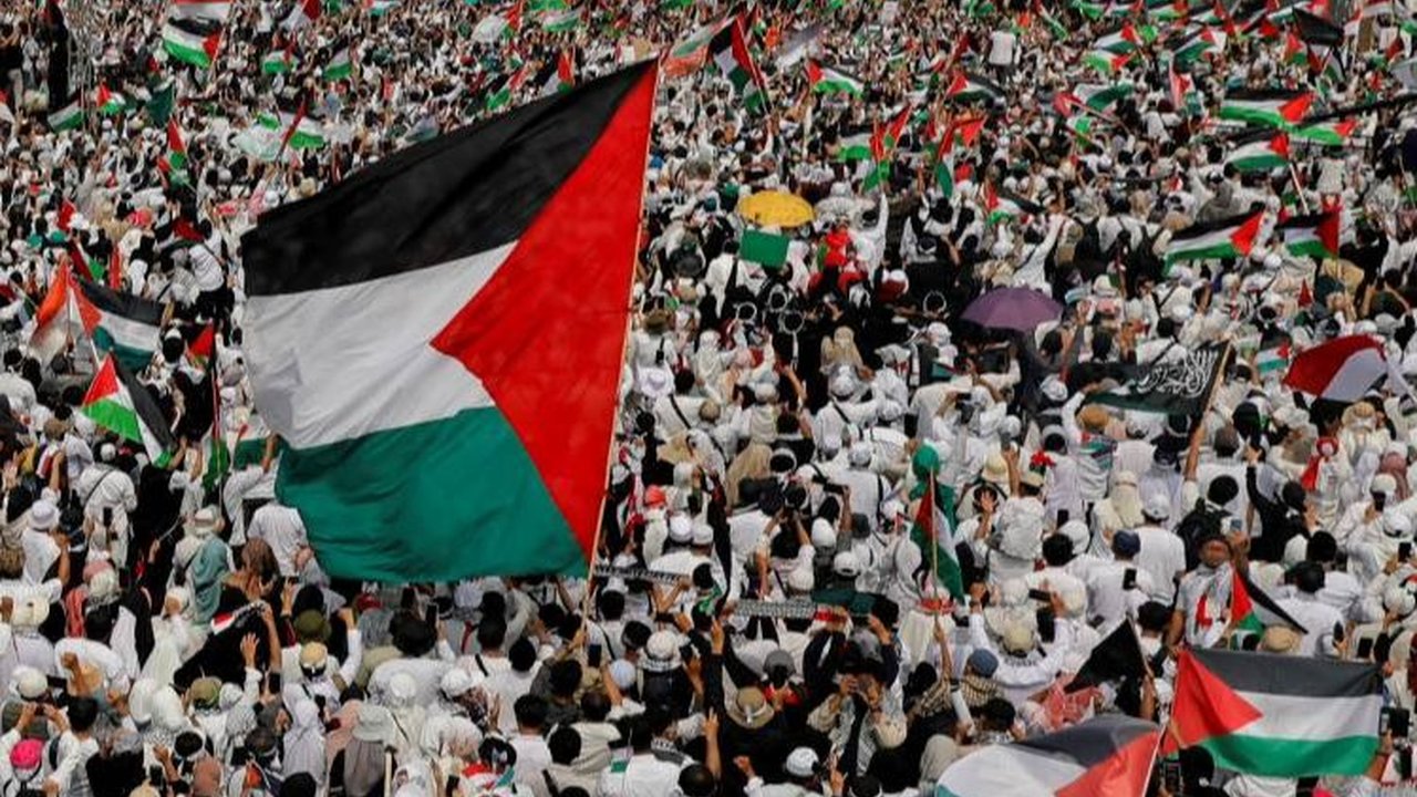 FOTO: Penampakan Lautan Manusia dalam Aksi Bela Palestina di Monas