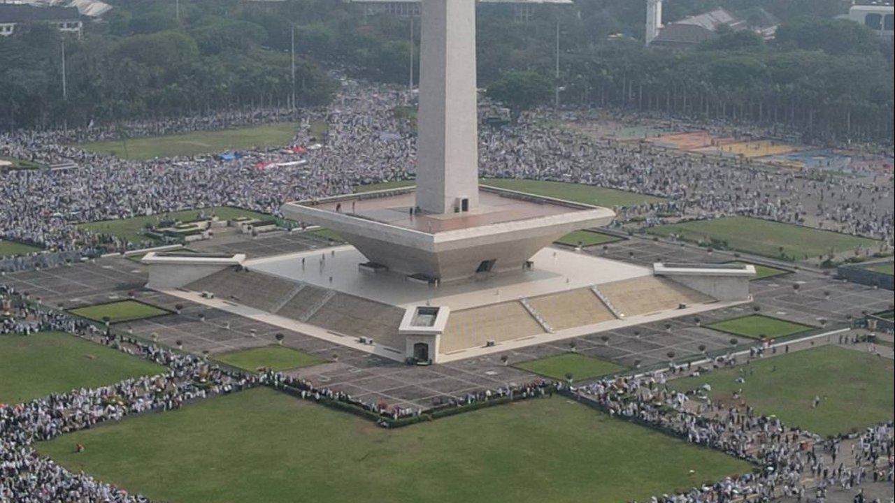 FOTO: Melihat Pantauan Massa Aksi Bela Palestina di Monas dari Ketinggian