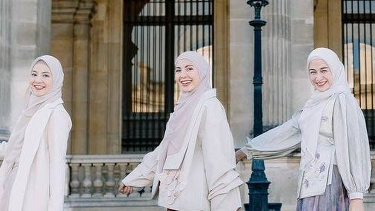 Momen Keseruan Natasha Rizky Bersama Dian Ayu, Ratna Galih dan Nina Zatulini Liburan ke Prancis, Netizen 'Mukanya Kembar Semua'