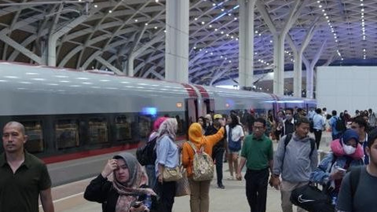Viral Atap Stasiun Kereta Cepat Halim Bocor, KAI Minta Wika dan Adhi Karya Bertanggung Jawab