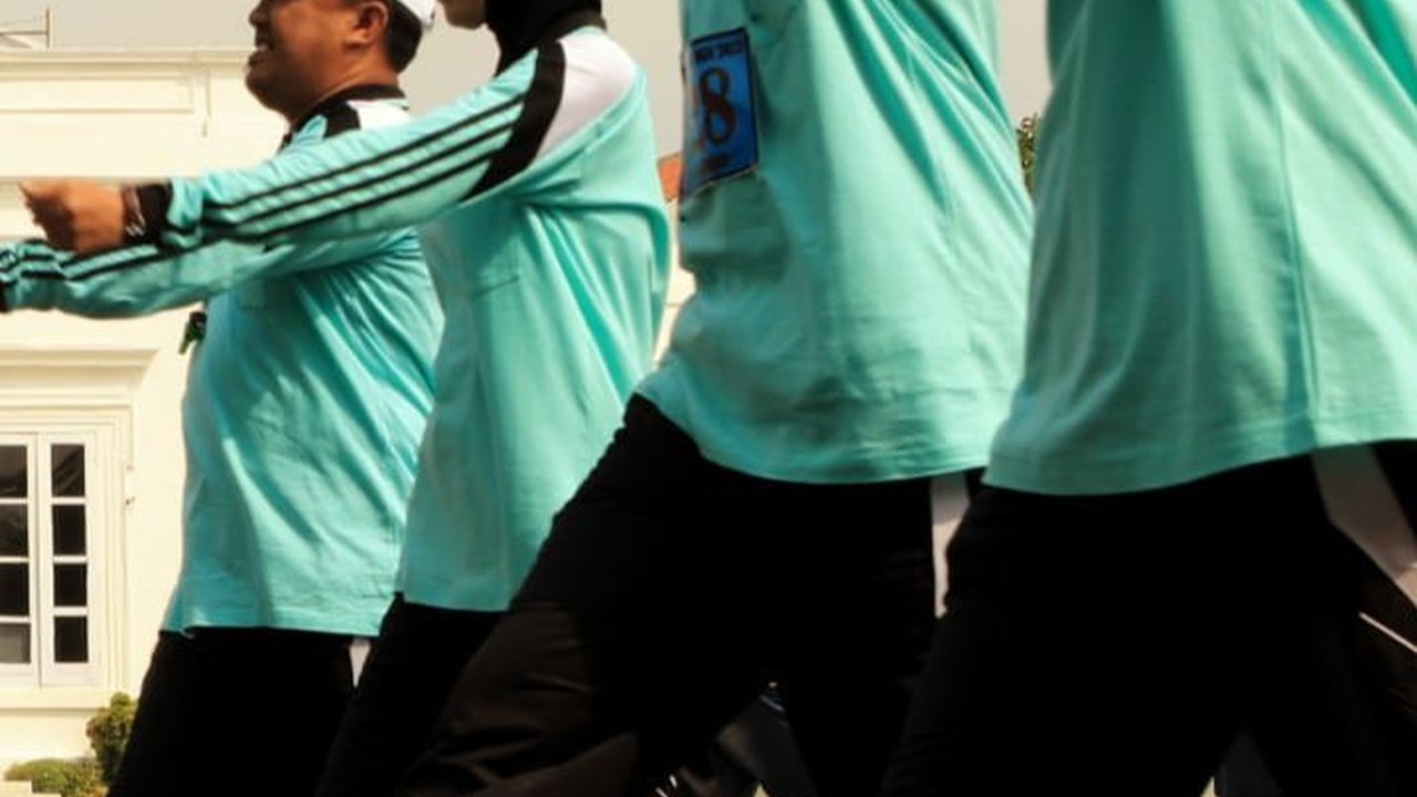 Lomba Gerak Jalan Warnai Peringatan HUT PGRI ke-78 dan HGN 2023 di Kota Pasuruan