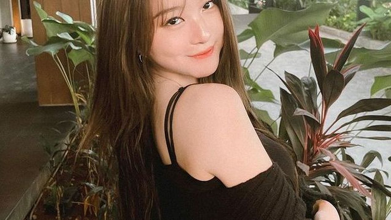 Curi Perhatian Usai Jadi Model MV Fadil Jaidi, 8 Foto Nita Vior BA Onic Esport!